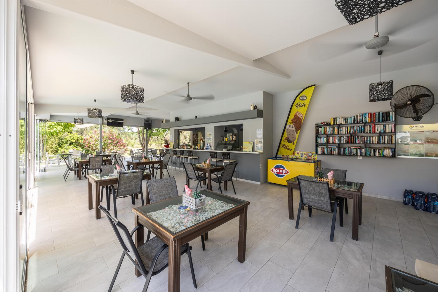Kosmas Aparthotel Roda (Corfu)